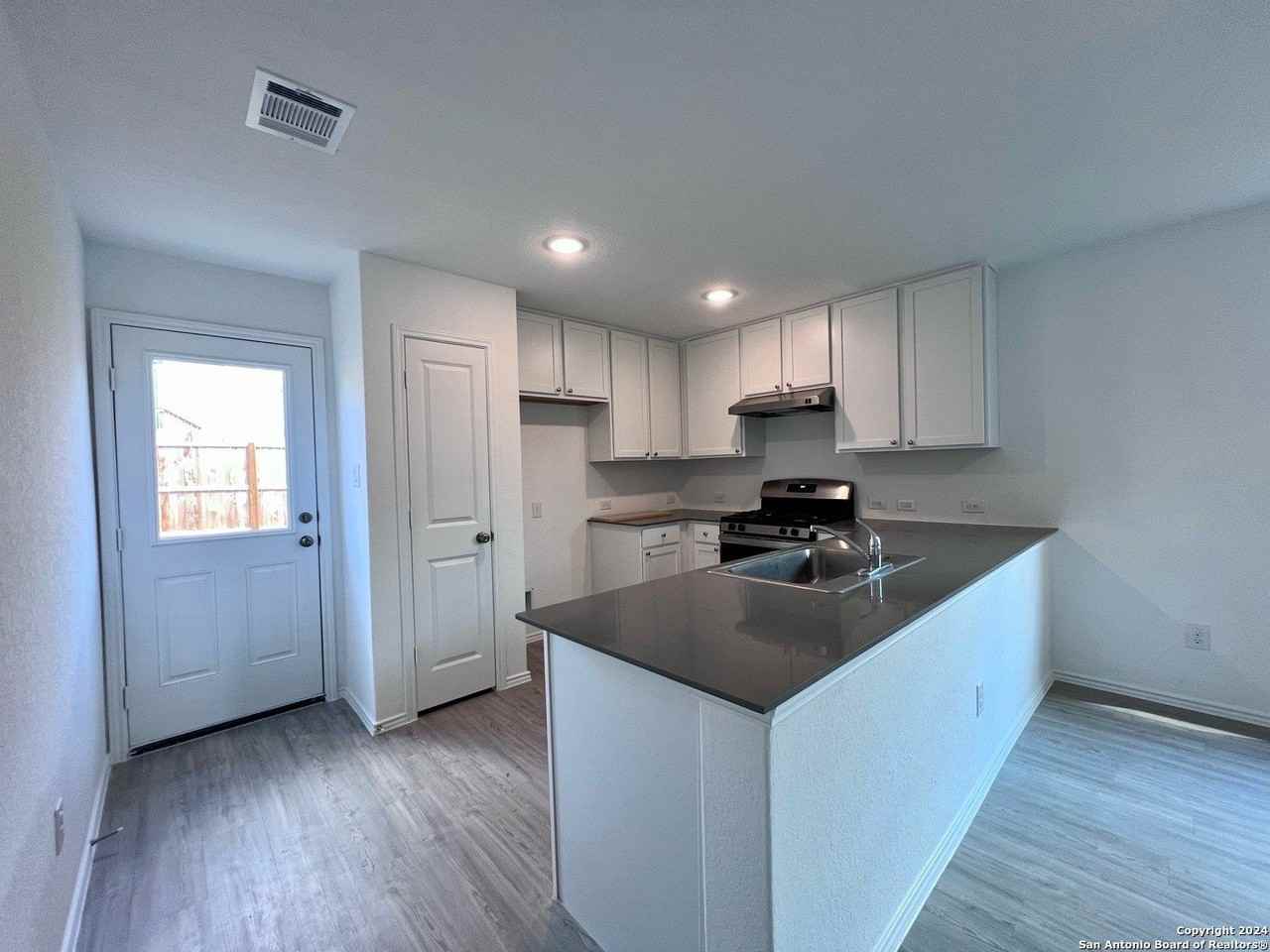 8807 Astral Pl - Photo 2 of 14