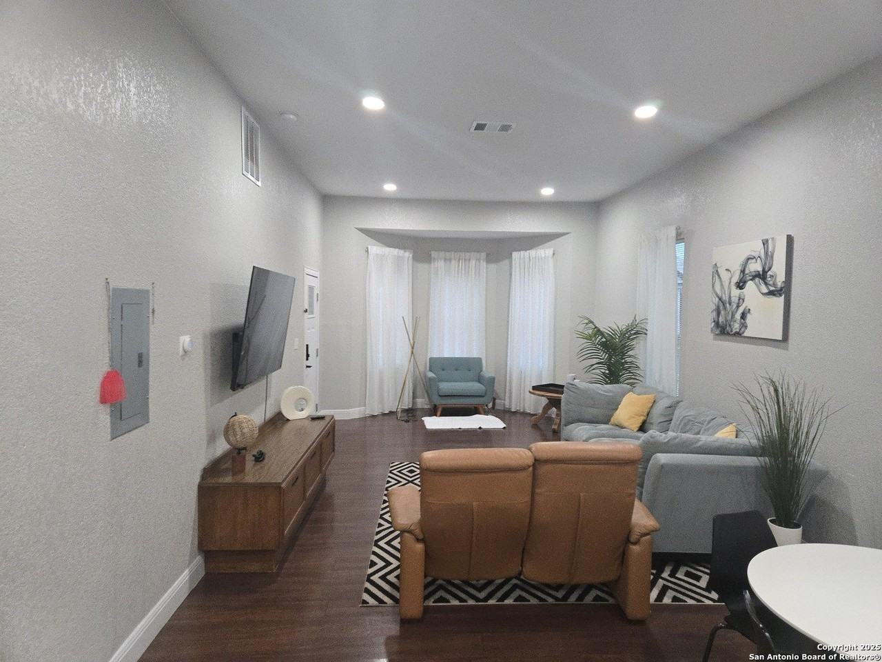 426 Cooper Street - Photo 3 of 13