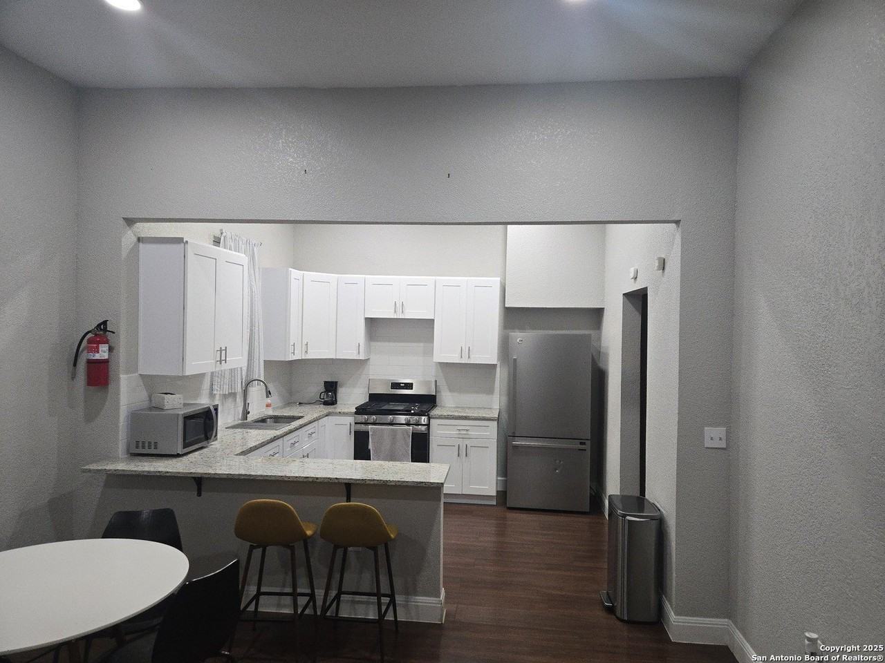 426 Cooper Street - Photo 4 of 13