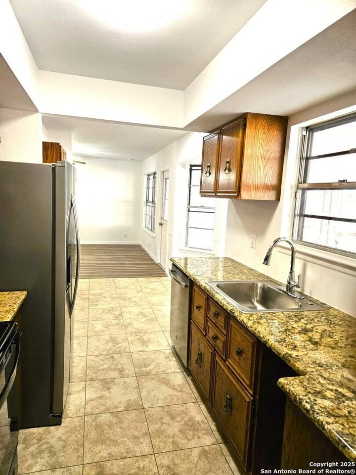 8111 Hunters Frst - Photo 3 of 14