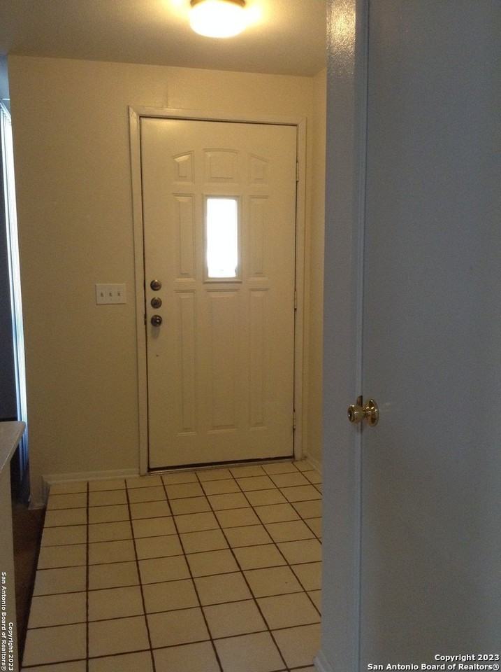 12648 King Oaks Dr - Photo 2 of 17