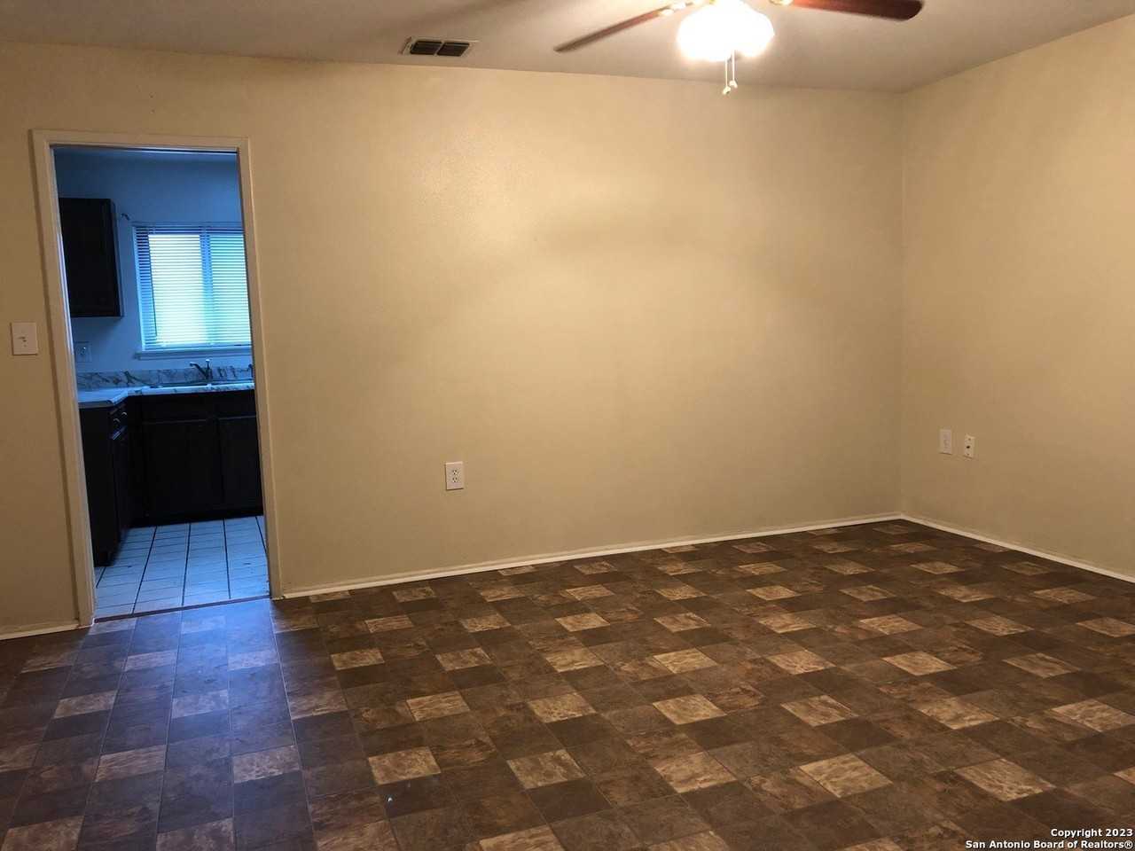 12648 King Oaks Dr - Photo 3 of 17