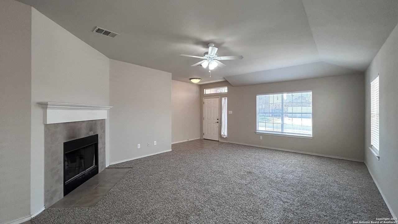 614 Point Springs - Photo 6 of 25