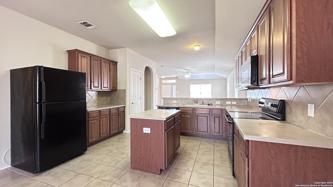 614 Point Springs - Photo 7 of 25