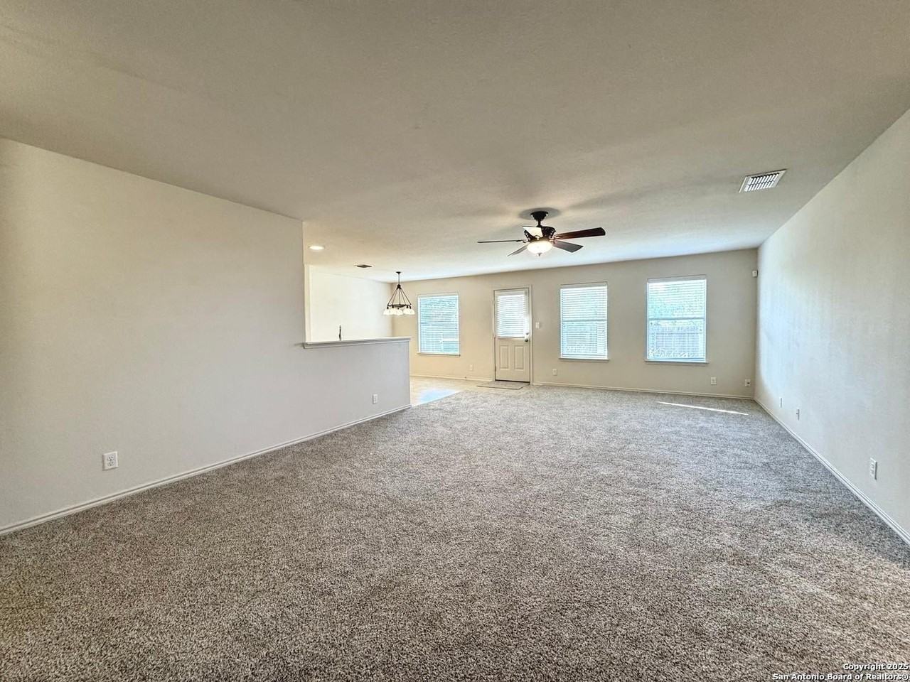 10015 Red Iron Crk - Photo 6 of 32