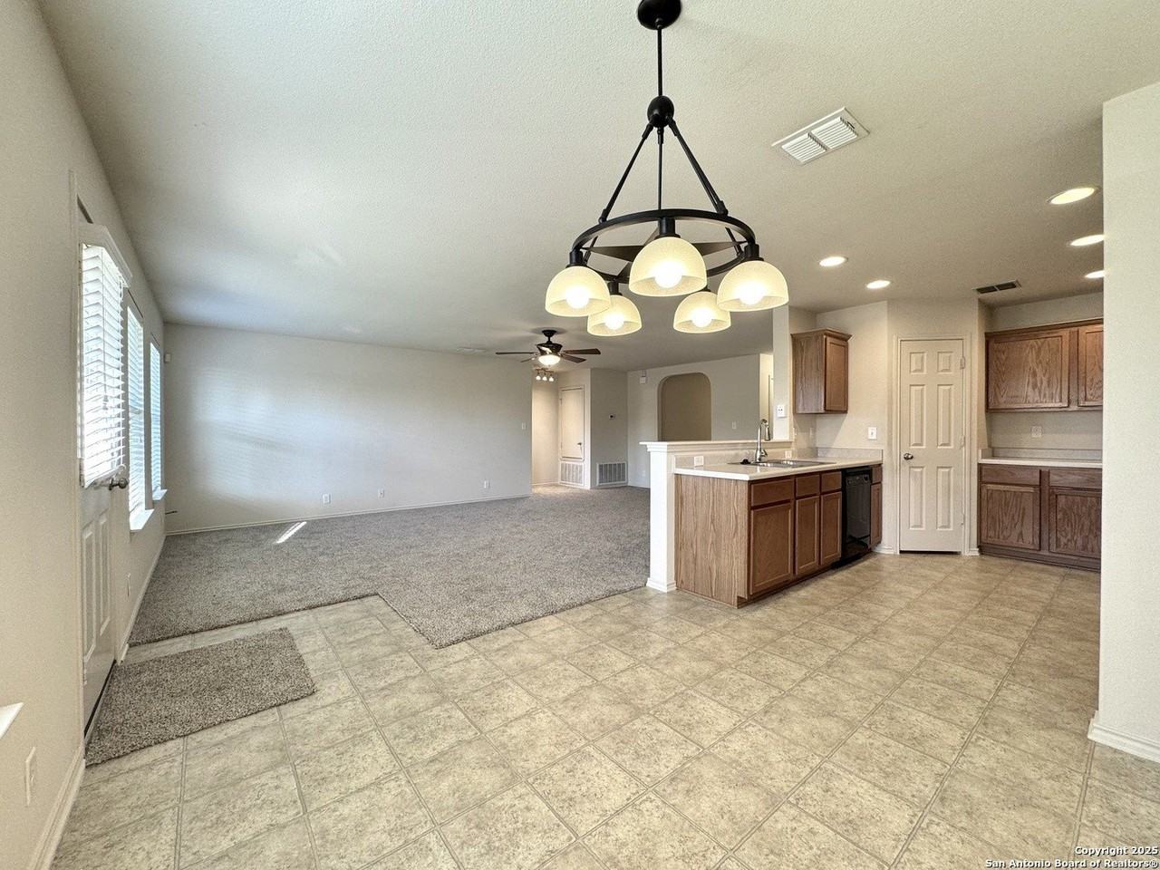 10015 Red Iron Crk - Photo 7 of 32