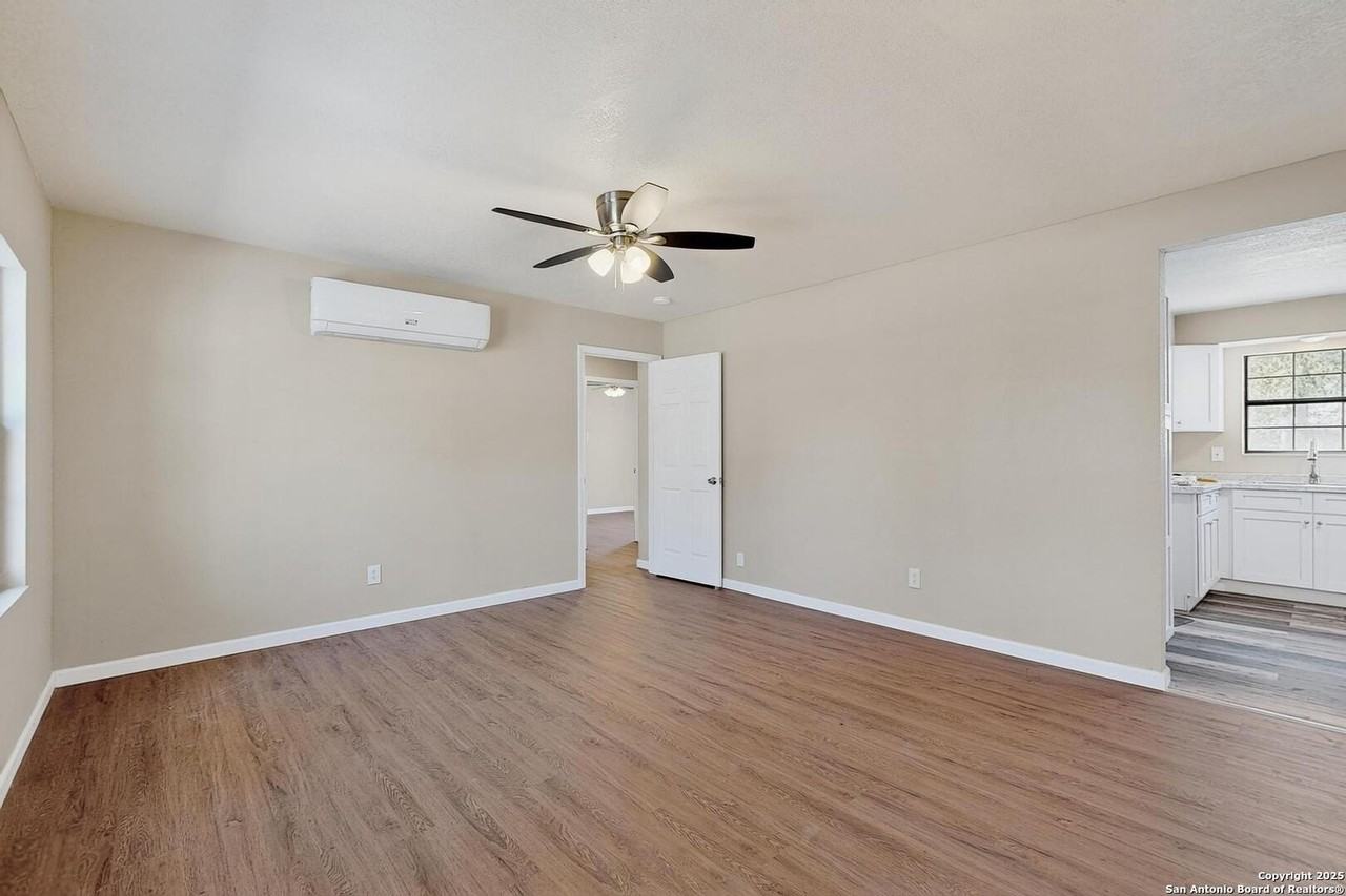 138 Lively Dr - Photo 6 of 38