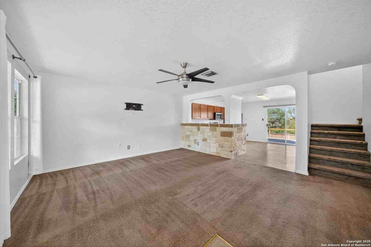 6819 Dulce Mdw - Photo 6 of 33