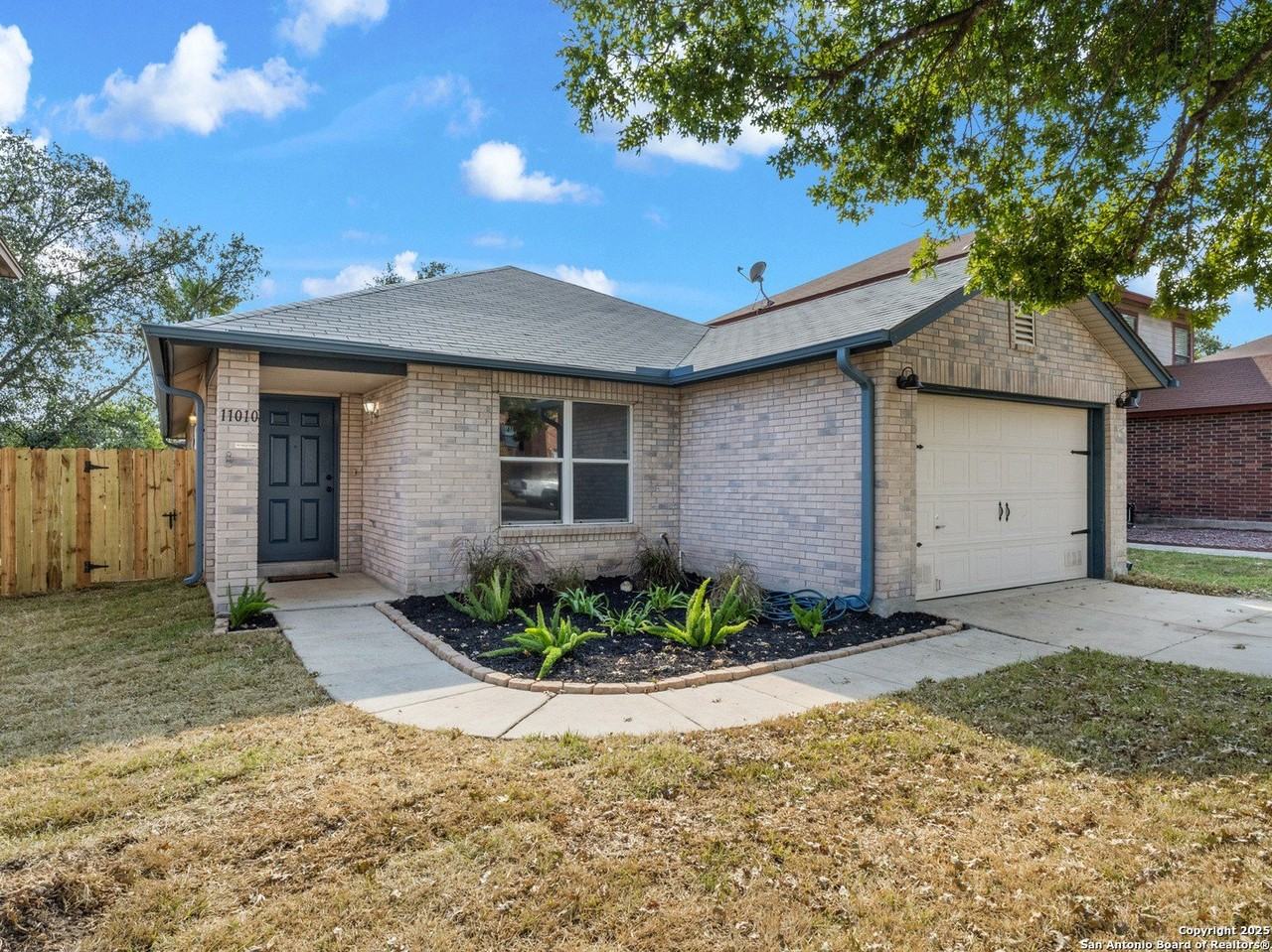 11010 Victors Hill - Photo 3 of 40