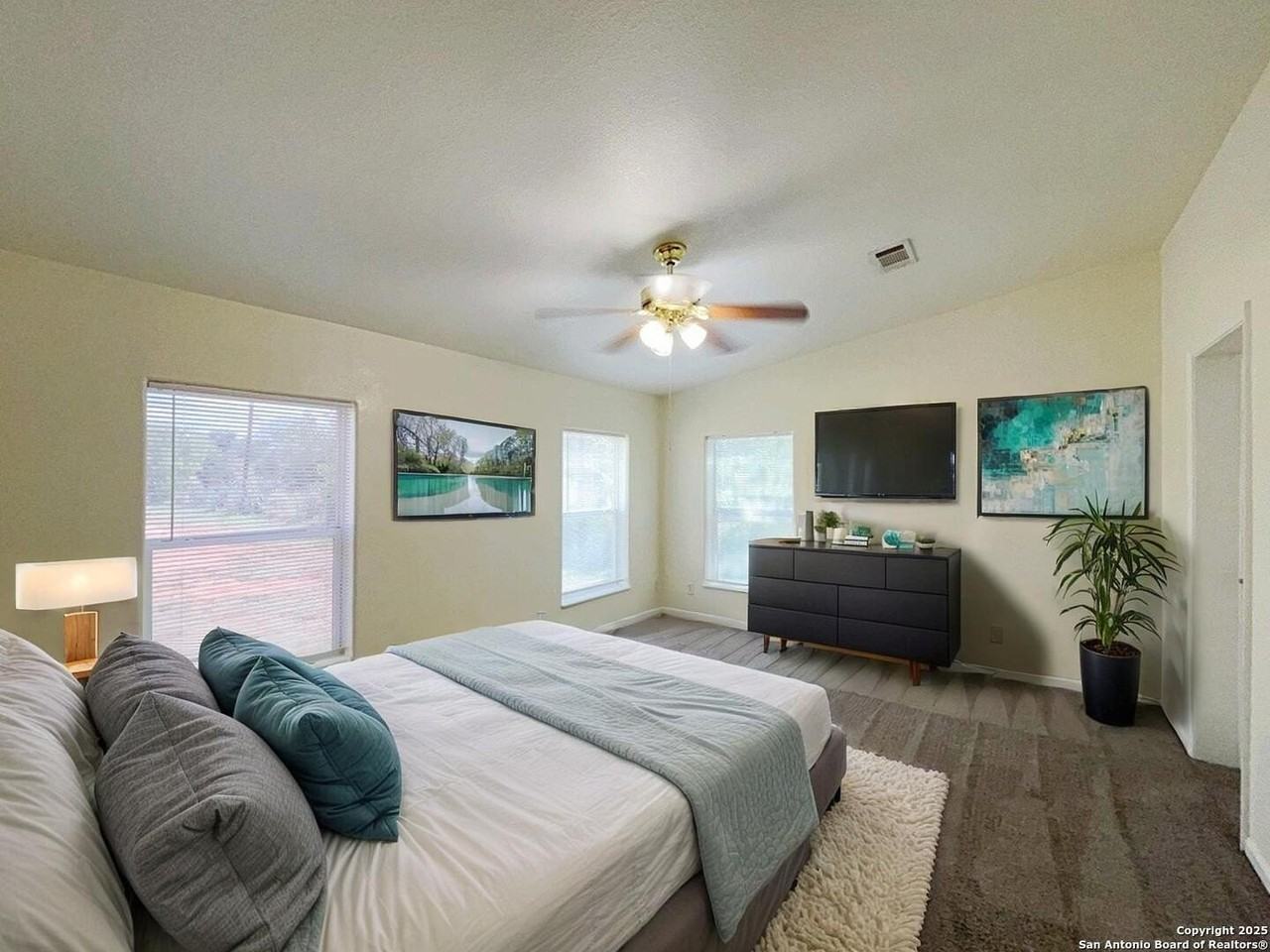 9611 Hildebrandt Rd - Photo 5 of 49