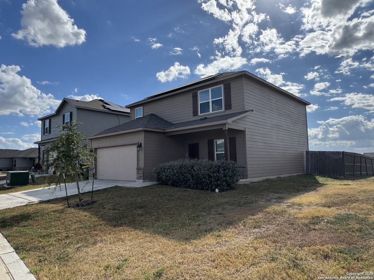 7507 Capstone Rdg - Photo 2 of 26