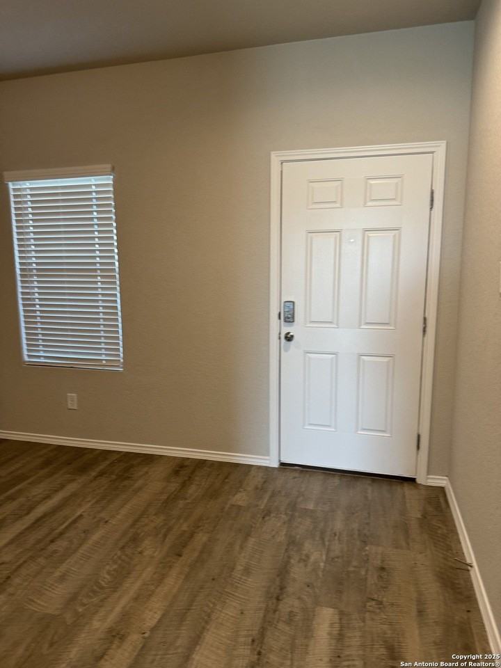 7507 Capstone Rdg - Photo 3 of 26