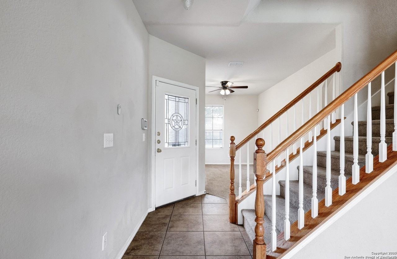 2702 Harvest Crk - Photo 3 of 23