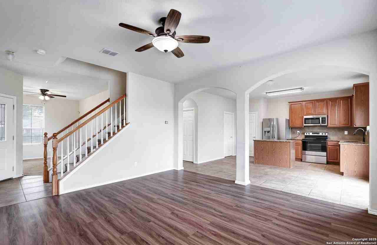 2702 Harvest Crk - Photo 4 of 23