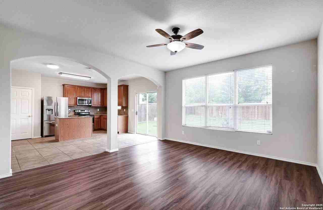 2702 Harvest Crk - Photo 5 of 23