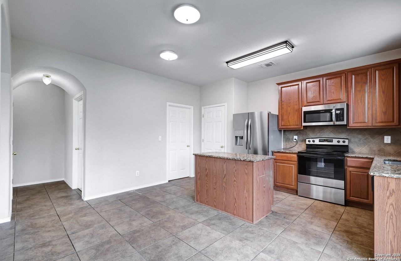 2702 Harvest Crk - Photo 7 of 23