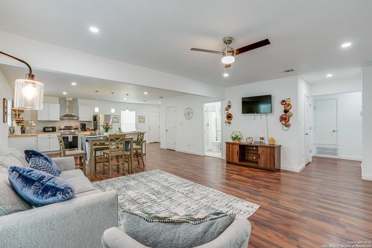 1039 Mckinley Ave - Photo 5 of 42