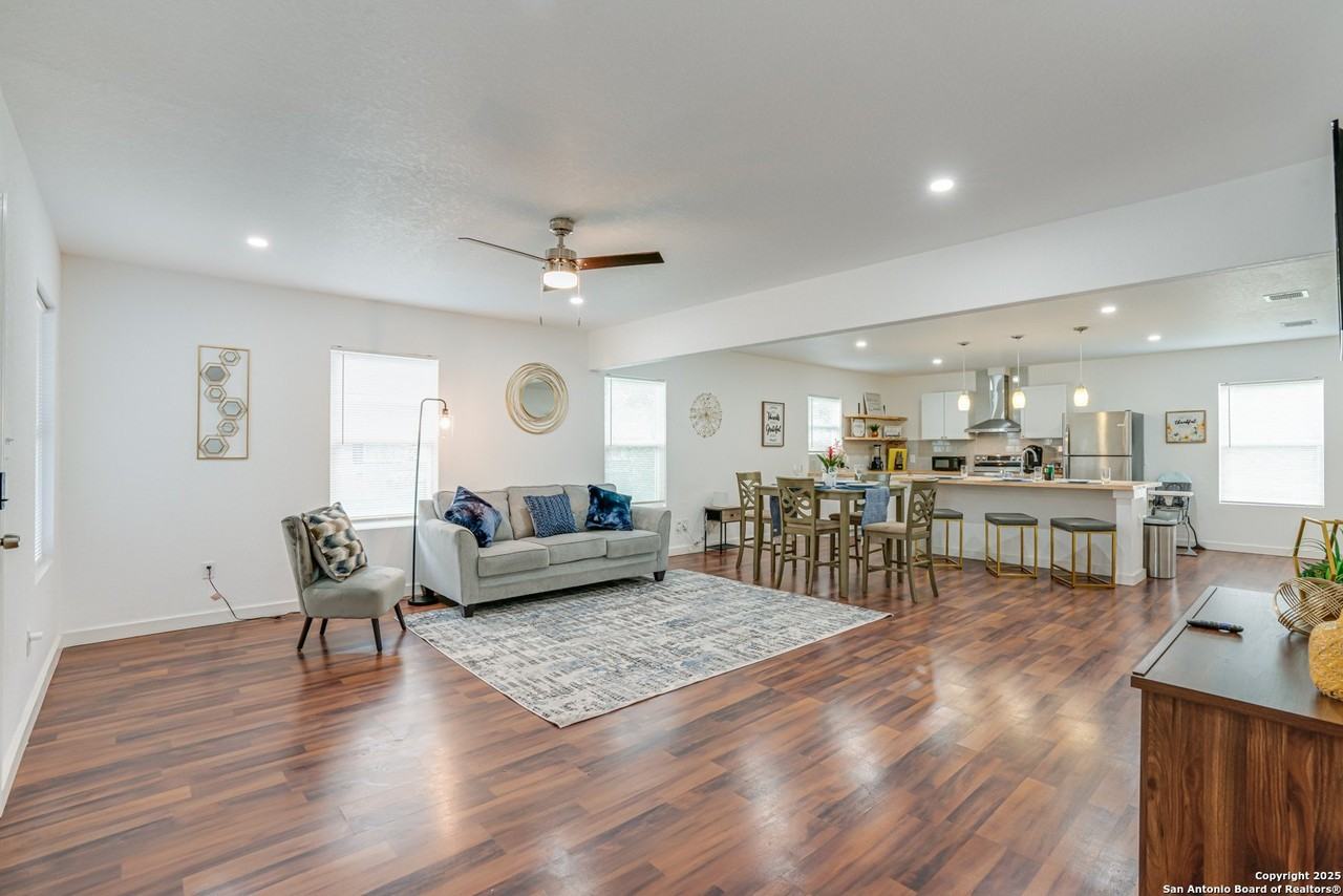 1039 Mckinley Ave - Photo 6 of 42