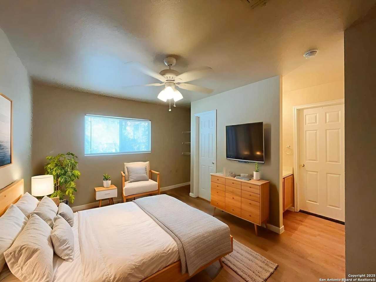 8025 Maverick Climb - Photo 5 of 38