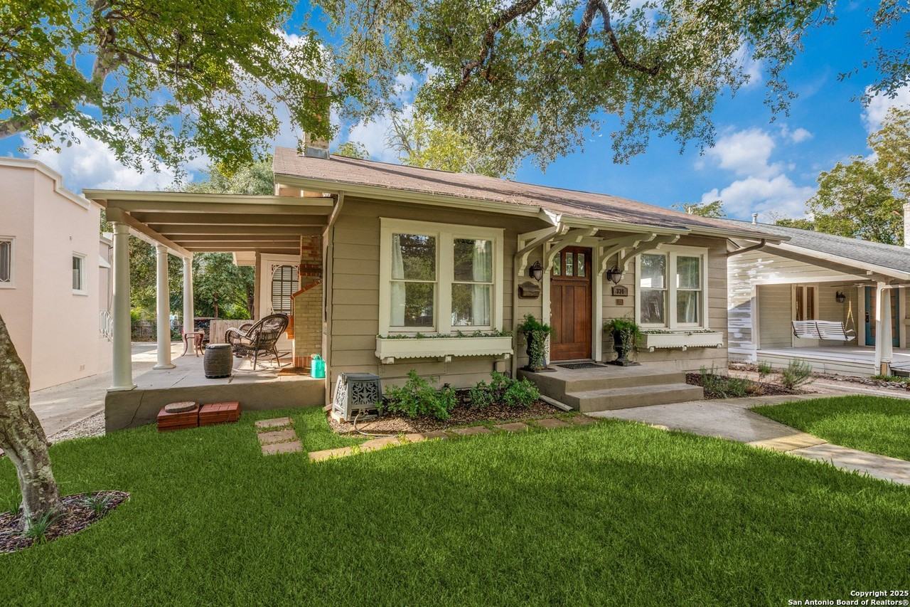 330 W Gramercy Pl - Photo 2 of 15