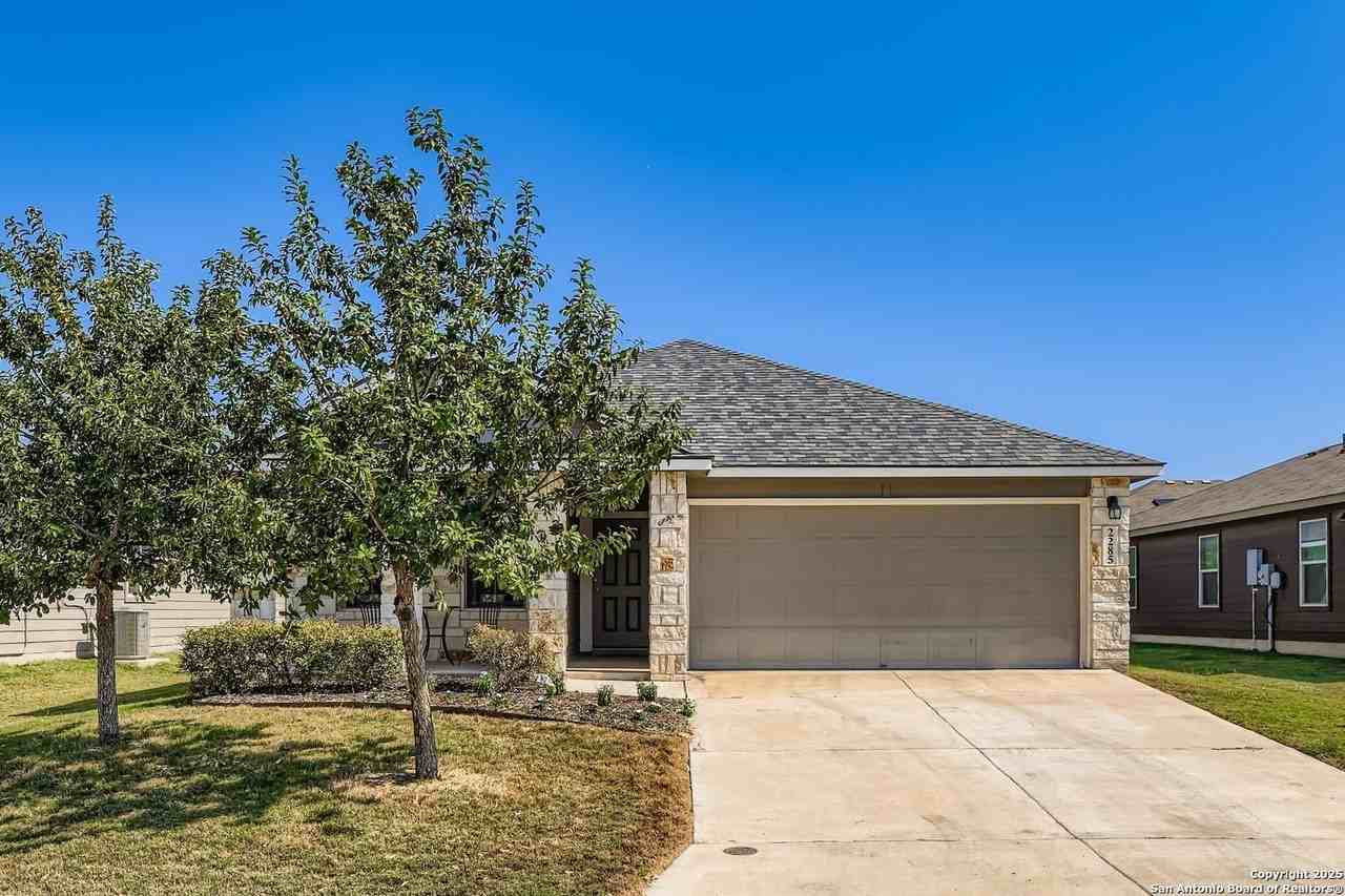 2285 Olive Hill Dr - Photo 2 of 24