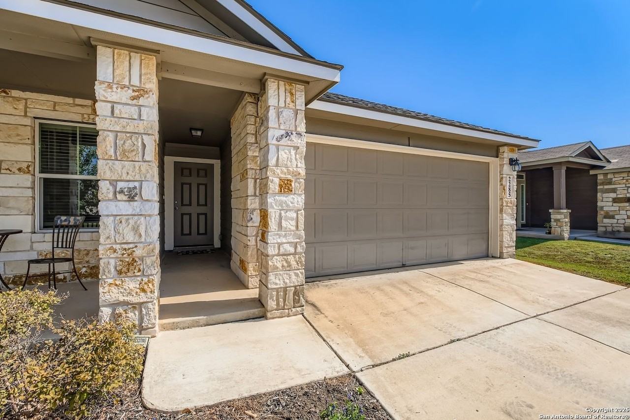 2285 Olive Hill Dr - Photo 3 of 24