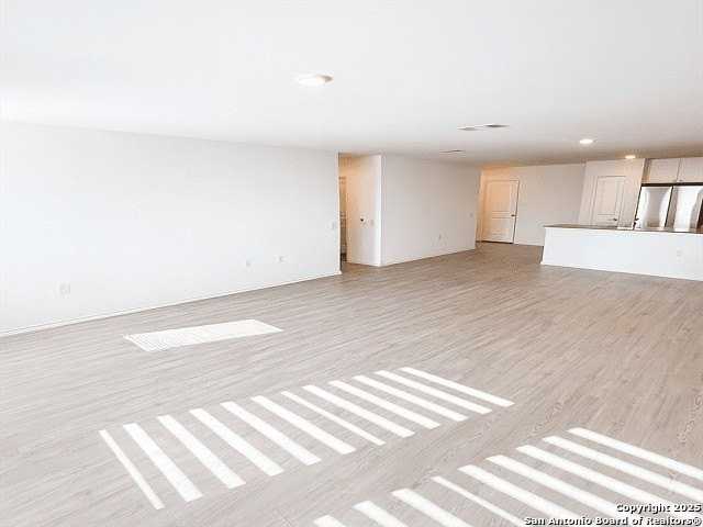 514 Primrose Ln - Photo 4 of 16