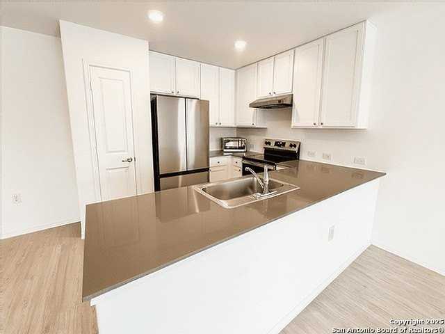 514 Primrose Ln - Photo 5 of 16