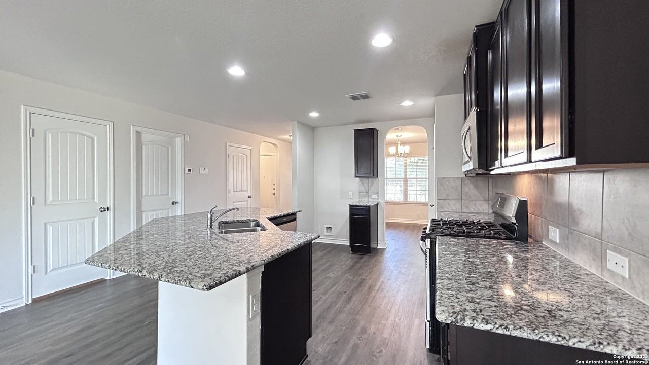 423 Fly Catcher - Photo 6 of 33