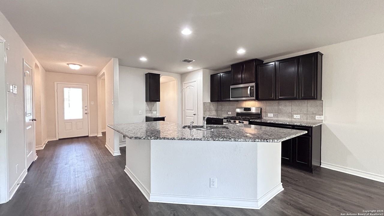 423 Fly Catcher - Photo 7 of 33