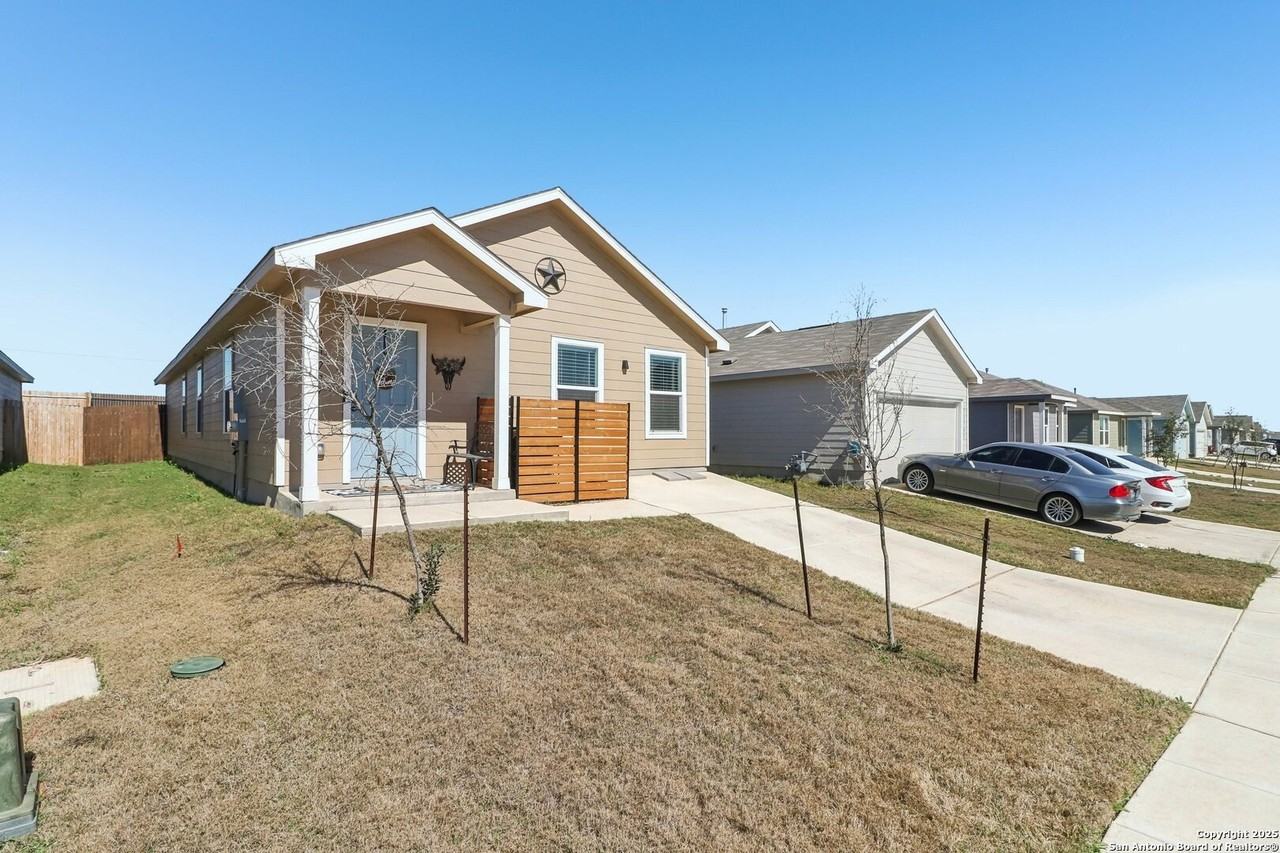 11727 Arctic Rose - Photo 2 of 36