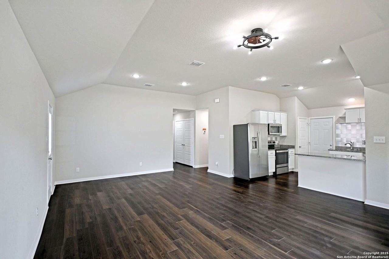 2973 Greenbriar - Photo 4 of 37