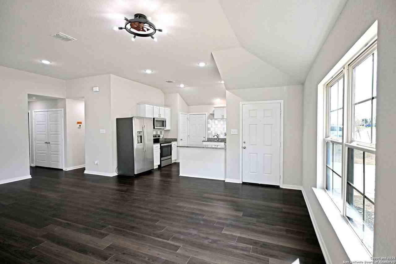 2973 Greenbriar - Photo 5 of 37