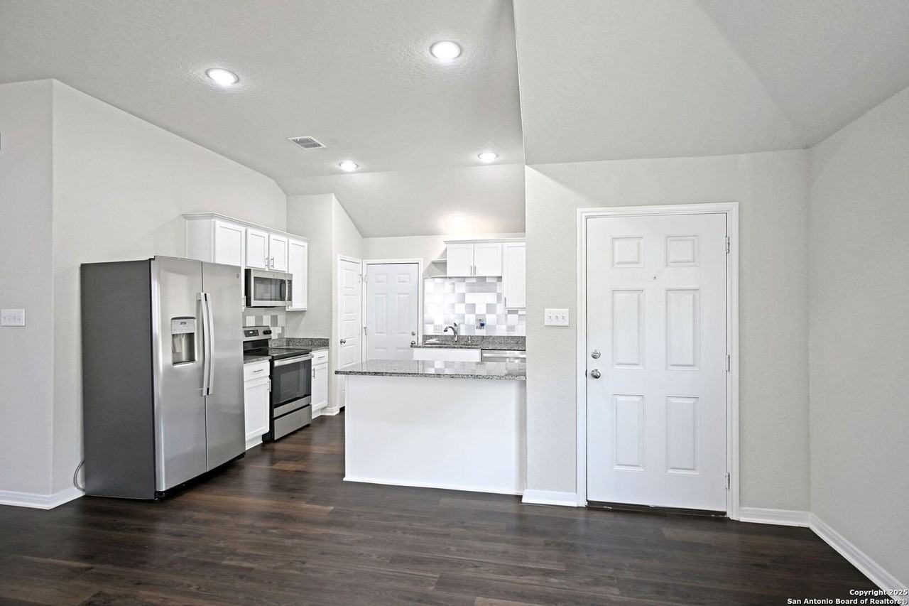 2973 Greenbriar - Photo 6 of 37