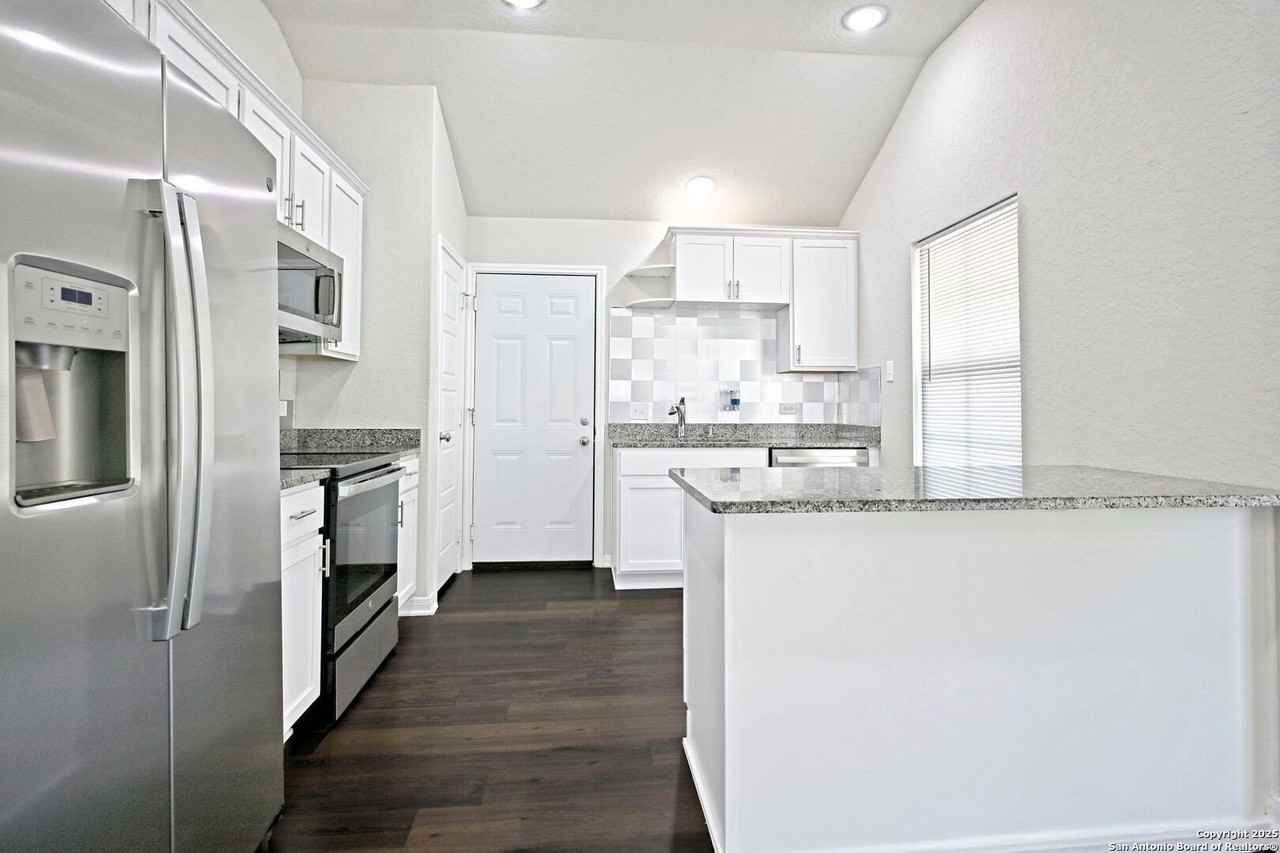 2973 Greenbriar - Photo 7 of 37