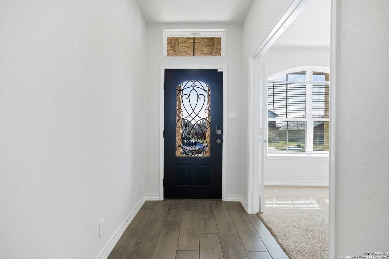 648 Amber Crk - Photo 5 of 34