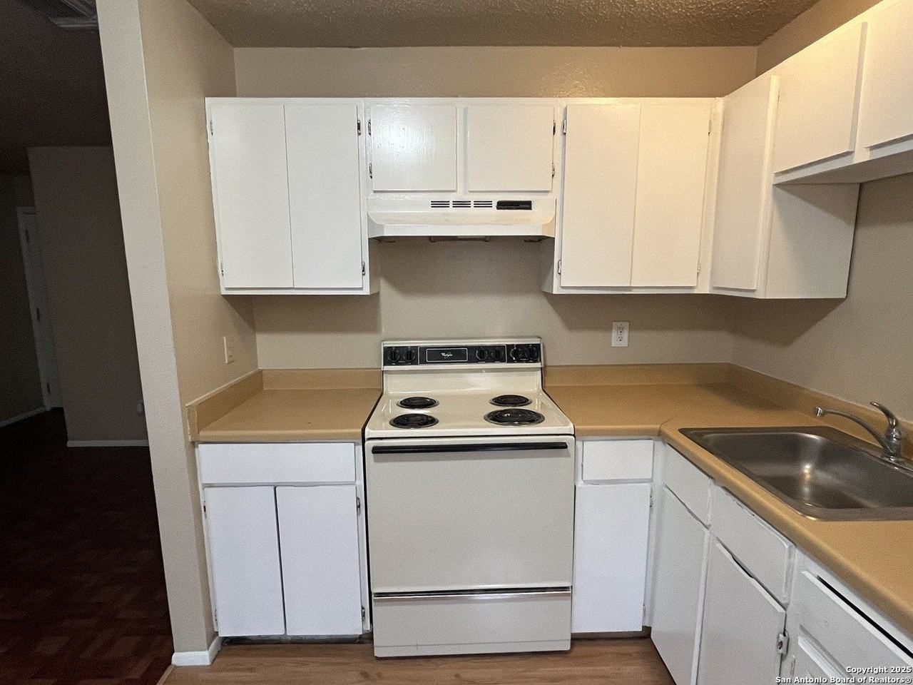 300 Moursund Boulevard #4 - Photo 6 of 12