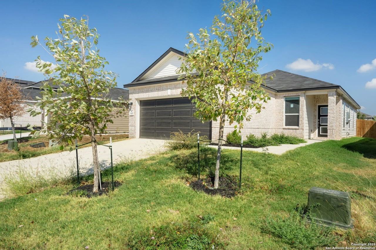 3435 Old Almonte Dr - Photo 2 of 26