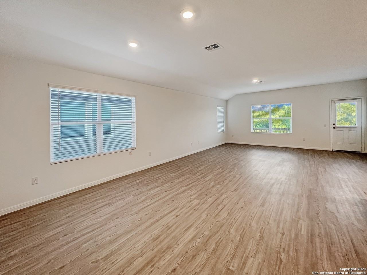 622 Bean Bnd - Photo 7 of 25