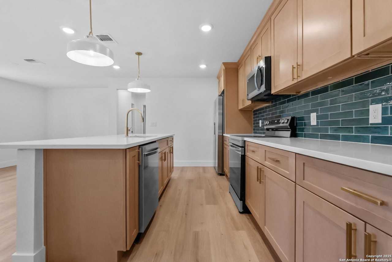 1264 South Academy Avenue - Photo 7 of 37