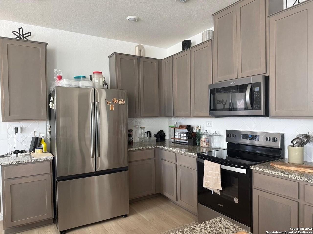 9402 Hinterlands Drive - Photo 7 of 23