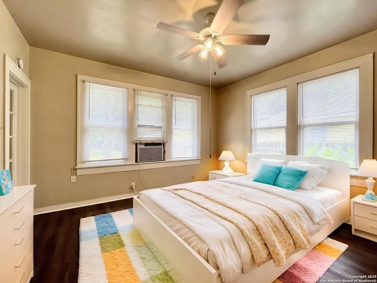 124 Gifford St - Photo 5 of 35