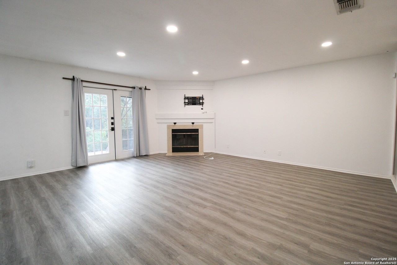 14018 N Hills Village Dr - Photo 7 of 48