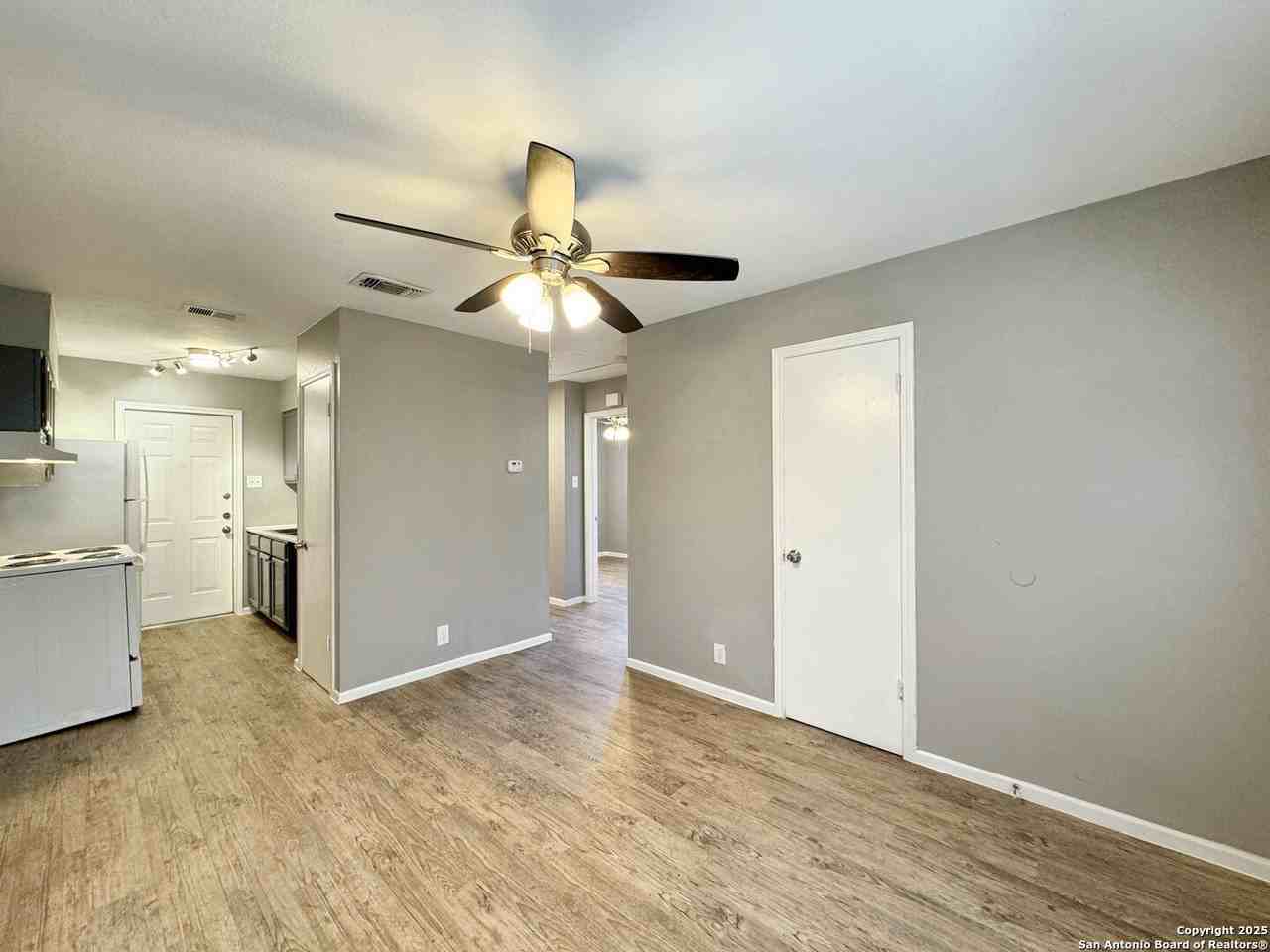 844 East Sunshine Drive #401 - Photo 4 of 14