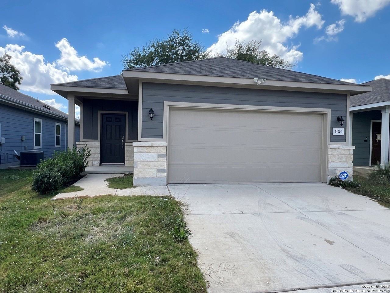 4422 Chandler Rd Apt 4 #4 - Photo 2 of 31