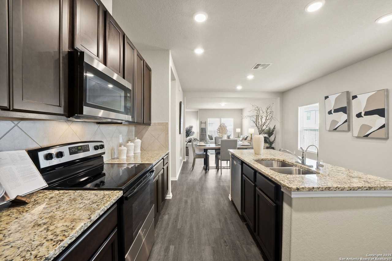 2429 Marty Way - Photo 7 of 29