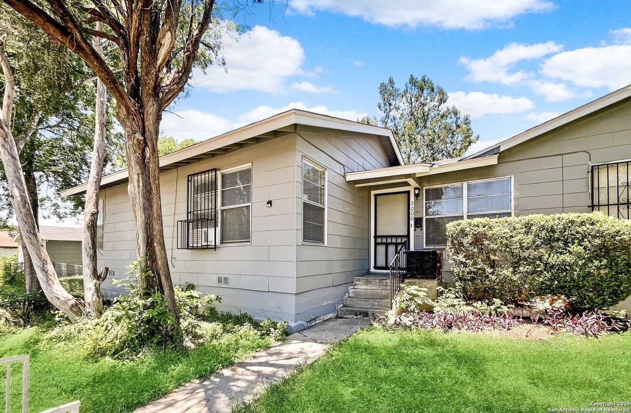 2000 West Mistletoe Avenue