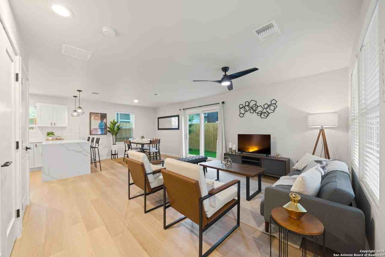 1104 South Gevers Street - Photo 4 of 27