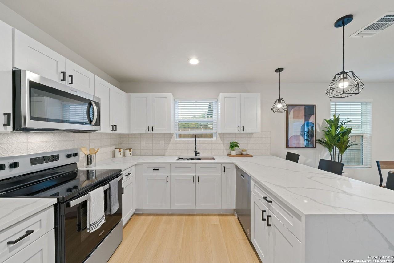 1104 S Gevers St - Photo 7 of 26