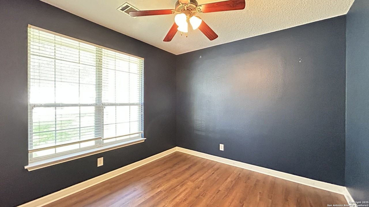 9518 Horserace - Photo 4 of 42